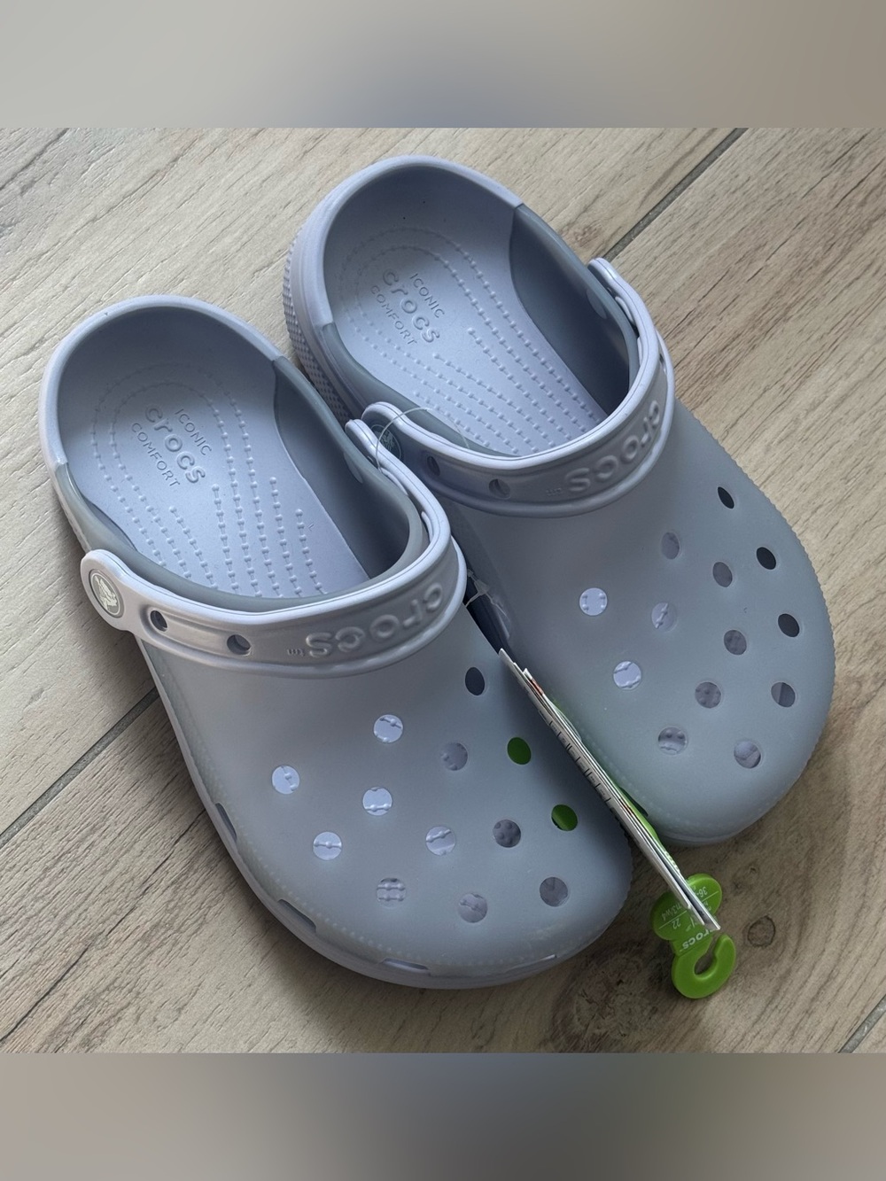 NWT CROCS Classic frosted Clog in Light purple/gray color size m4/w6